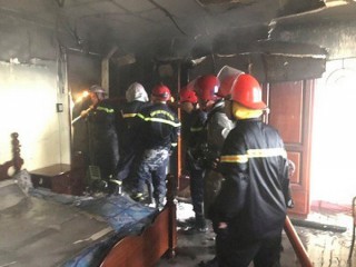 TP. HCM: Giải cứu 7 người trong căn nhà bốc cháy dữ dội