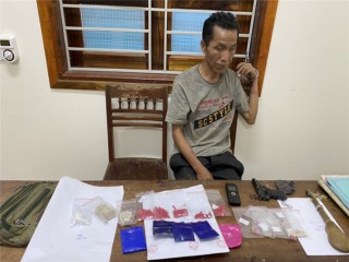 Nghệ An: Ôm 1.000 viên ma tuý, đối tượng dùng súng, dao chống trả khi bị vây bắt