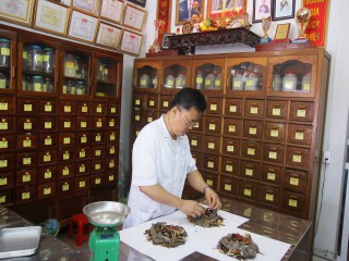 Nơi địa đầu Tổ quốc có vị lương y làm nhiều việc tốt cho đời