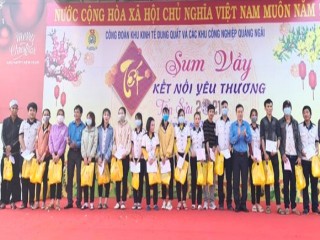 Quảng Ngãi: Trao gần 400 suất quà Tết cho công nhân, người lao động khó khăn