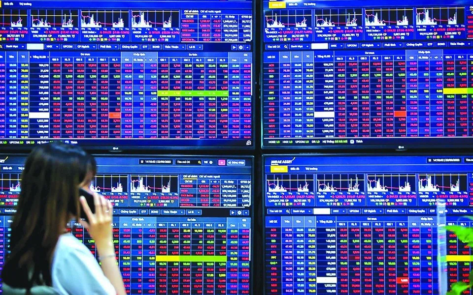 Ngành chứng khoán đang được định giá tương đối cao