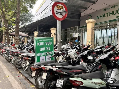 Hà Nội: Những tín hiệu tích cực từ thu phí gửi xe không dùng tiền mặt