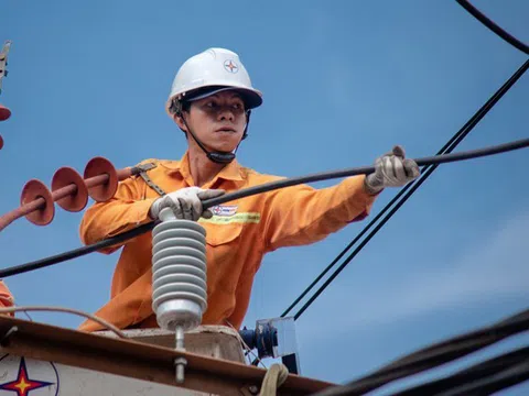 Truyền tải an toàn, ổn định hơn 170 tỷ kWh điện trong 8 tháng