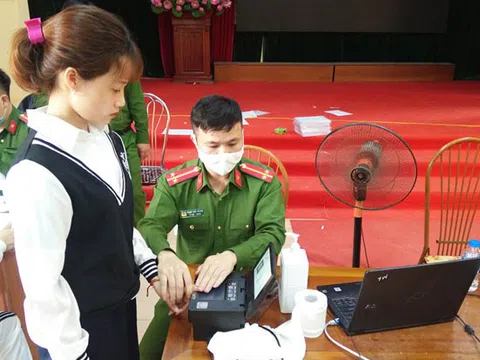 Phó Giám đốc Công an Hà Nội: Điều tra việc rao trên mạng 'có thể làm căn cước công dân gắn chip số đẹp'