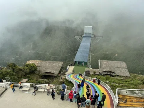 Cầu kính Rồng Mây - điểm đến hấp dẫn của du lịch Lai Châu
