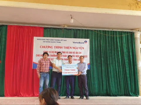 VietinBank Quang Trung trao tặng yêu thương cho trẻ em nghèo Mường Bang Sơn La