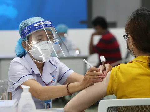 BS Trương Hữu Khanh chỉ ra nhóm đối tượng cần tiêm mũi 4 vaccine Covid-19
