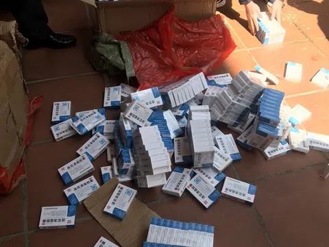 Bắt giữ đối tượng vận chuyển 400 hộp thuốc hỗ trợ điều trị Covid-19 nhập lậu tại Quảng Ninh