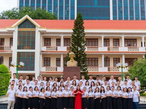Thanh Hóa: Lớp Trung cấp Lý luận chính trị B37 đi nghiên cứu thực tế tại tỉnh Quảng Ninh