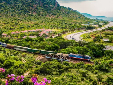 Đường sắt Bắc - Nam của Việt Nam là tuyến đường sắt đẹp nhất thế giới