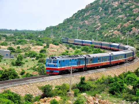 Đường sắt và hàng không cùng tăng chuyến trong dịp Tết Dương lịch