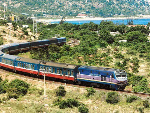 Đường sắt tăng chuyến tàu du lịch Đà Nẵng, Lào Cai