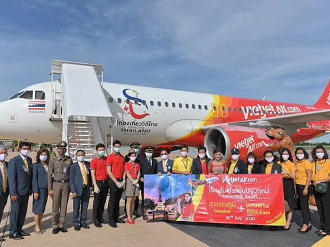 Vietjet Thái Lan khai trương đường bay Bangkok – Khon Kaen với màn biểu diễn của ca sỹ nổi tiếng Thái Lan Ying-Lee trên máy bay