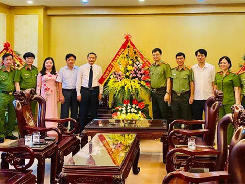 Tỉnh ủy Thanh Hóa chúc mừng cán bộ, chiến sĩ Công an nhân kỷ niệm 75 năm thành lập lực lượng CAND Việt Nam