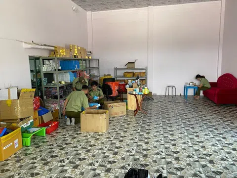 'Sờ gáy' chủ tài khoản Facebook livestream bán mỹ phẩm không rõ nguồn gốc tại Bình Thuận