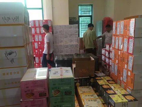Hà Nội: Chặn đứng hàng tấn bánh Trung thu và hộp trà hoa quả không rõ nguồn gốc