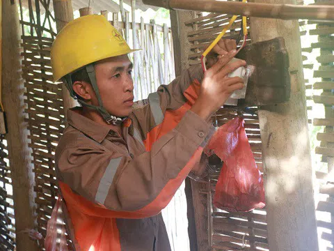 Công ty Điện lực Sơn La hoàn thành sửa chữa điện miễn phí cho hơn 300 hộ nghèo