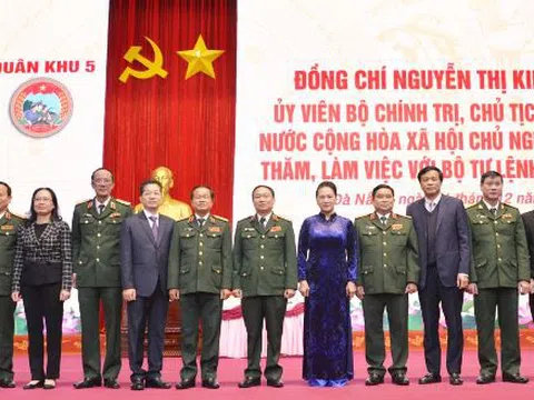 Đà Nẵng: Chủ tịch Quốc hội Nguyễn Thị Kim Ngân thăm và làm việc với Bộ tư lệnh Quân khu 5