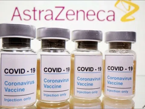 NÓNG: Lô vắc xin COVID-19 đầu tiên về đến Việt Nam