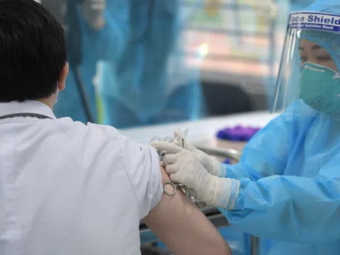 Sức khỏe những người đầu tiên tiêm vaccine Covid-19 tại Hà Nội hiện ra sao?