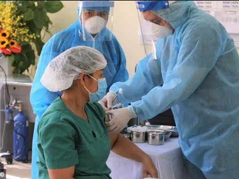 Việt Nam ghi nhận người đầu tiên sốc phản vệ độ 3 sau tiêm vaccine Covid-19, đã được xử trí kịp thời