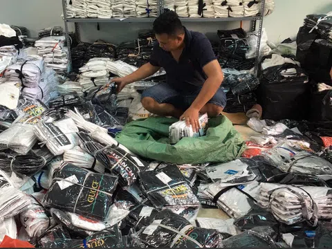 Mánh khóe của ông chủ kho hàng giả các thương hiệu LV, Gucci, Nike, Burberry... mới bị bắt tại Hà Nội