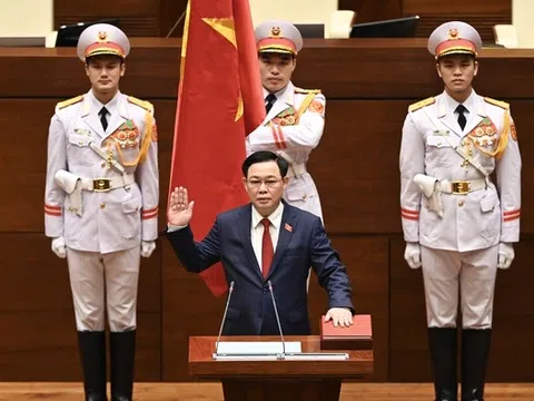 Bí thư Hà Nội Vương Đình Huệ được bầu làm Chủ tịch Quốc hội, tiến hành tuyên thệ nhậm chức
