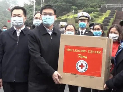Lạng Sơn: Trao tặng 350.000 khẩu trang y tế cho tỉnh Quảng Tây (Trung Quốc)