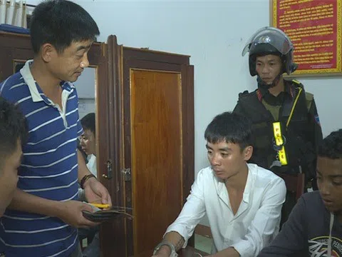 Đắk Lắk: Bắt nhóm đối tượng xông vào phòng tại nhà nghỉ khống chế cướp tài sản