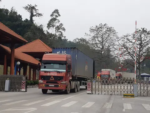 Lạng Sơn: Giao Công an điều tra vụ “ép giá” vận chuyển nông sản sang Trung Quốc