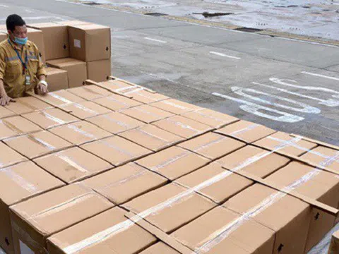 Hàng nghìn tấn thiết bị y tế được vận chuyển từ Việt Nam sang Pháp