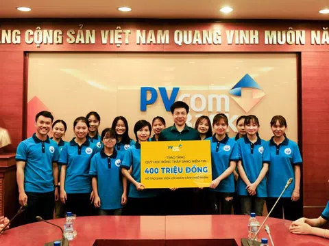 PVcomBank trao tặng 400 triệu đồng hỗ trợ sinh viên khó khăn mùa dịch