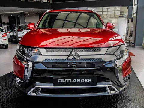 Giá xe ô tô Mitsubishi Outlander giảm 180 triệu đồng