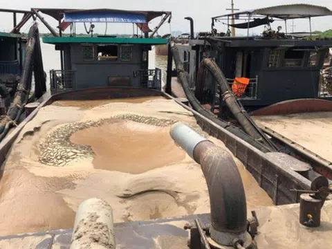 Hà Nội: Khởi tố, bắt tạm giam 15 đối tượng "cát tặc" trên sông Hồng
