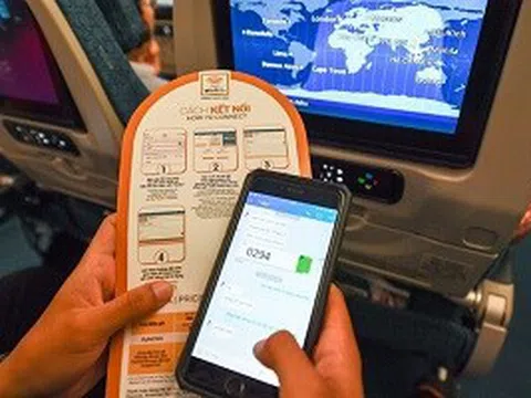 Hành khách thoả sức lướt Facebook, nhắn tin trên máy bay Vietnam Airlines ở độ cao 10.000m