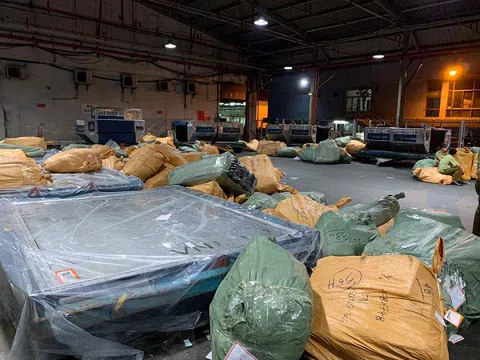 TP. Hồ Chí Minh: Tạm giữ hơn 4 tấn hàng lậu trên chuyến bay Vietnam Airlines