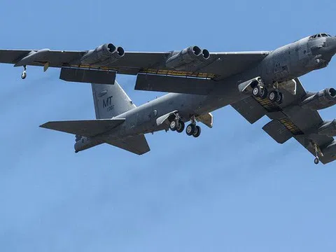 Mỹ đưa B-52 tới Biển Đông tập trận cùng 2 tàu sân bay