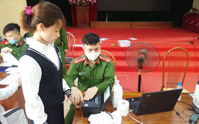 Phó Giám đốc Công an Hà Nội: Điều tra việc rao trên mạng 'có thể làm căn cước công dân gắn chip số đẹp'