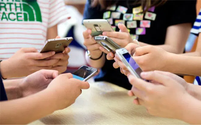 Mỗi người dân sẽ có một điện thoại thông minh và danh tính số kèm theo mã QR