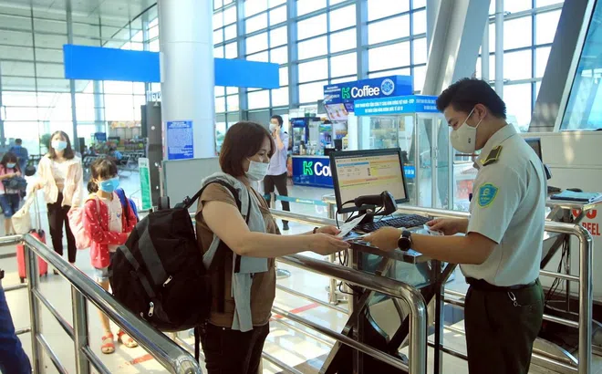 Hàng không đẩy mạnh khai báo y tế COVID-19 bằng mã QR Code