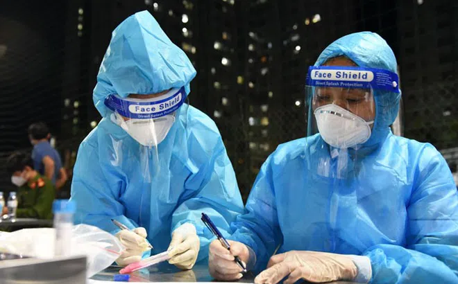 Sáng 20/12: Gần 7.600 ca COVID-19 nặng đang điều trị; Tăng cường giám sát, phát hiện sớm F0 tại cộng đồng