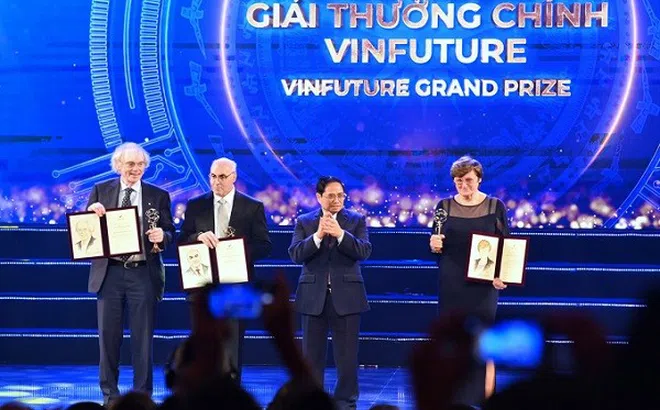 Giải thưởng VinFuture trị giá 3 triệu USD vinh danh 3 nhà khoa học nghiên cứu vaccine mRNA