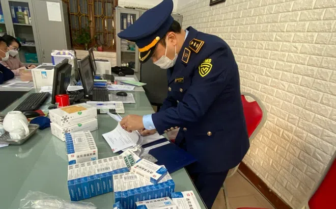 Bán cho bệnh nhân thuốc điều trị Covid-19 không rõ nguồn gốc bị phạt bao nhiêu tiền?