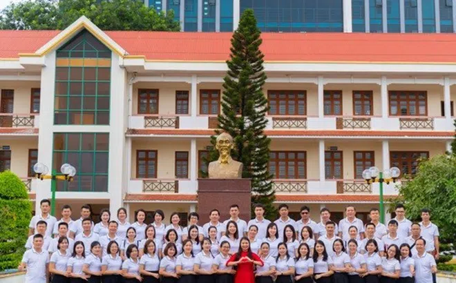 Thanh Hóa: Lớp Trung cấp Lý luận chính trị B37 đi nghiên cứu thực tế tại tỉnh Quảng Ninh