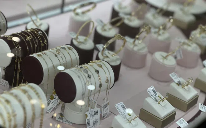 Giá vàng hôm nay 15/10: Vàng nhẫn tăng gần 5 triệu đồng/lượng