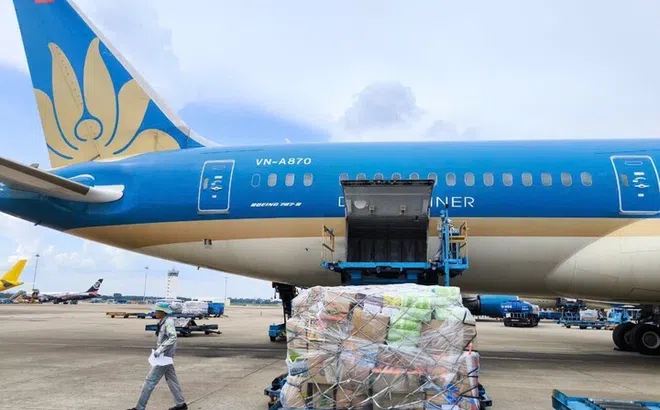 Vietnam Airlines tiếp nhận và vận chuyển miễn phí hàng hóa hỗ trợ vùng lũ