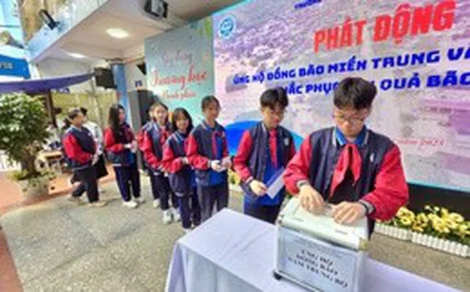 Học sinh Hà Nội quyên góp hỗ trợ đồng bào vùng lũ