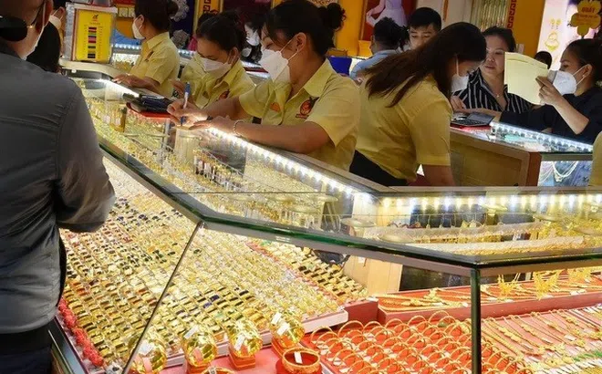 Giá vàng hôm nay 26/11: Đồng loạt bứt phá