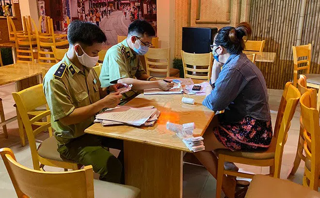 Đà Nẵng: Xử lý cửa hàng ăn uống vi phạm, cấm bán hàng qua mạng, bán hàng mang về
