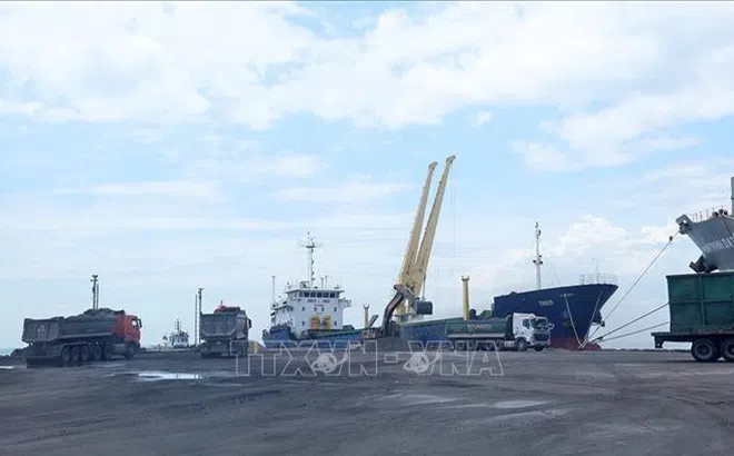 Gỡ khó cho các doanh nghiệp hàng hải về phí dịch vụ